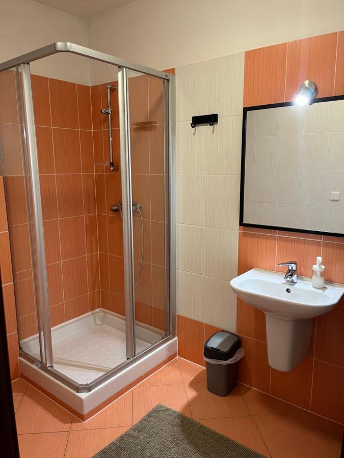 רוז'ומברוק Apartman Viktoria 5 מראה חיצוני תמונה